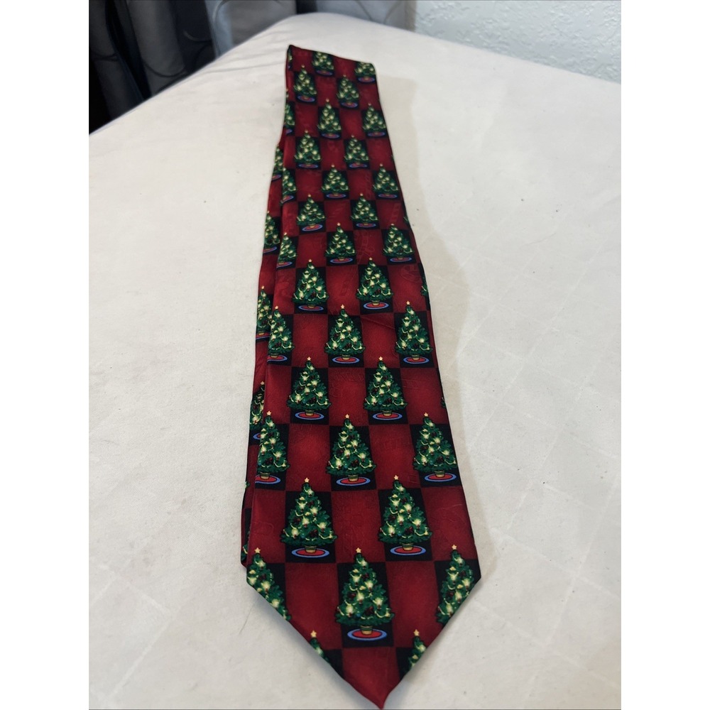Hallmark Yule TIE Greetings Christmas Christmas Tree Necktie 5'‎ Length